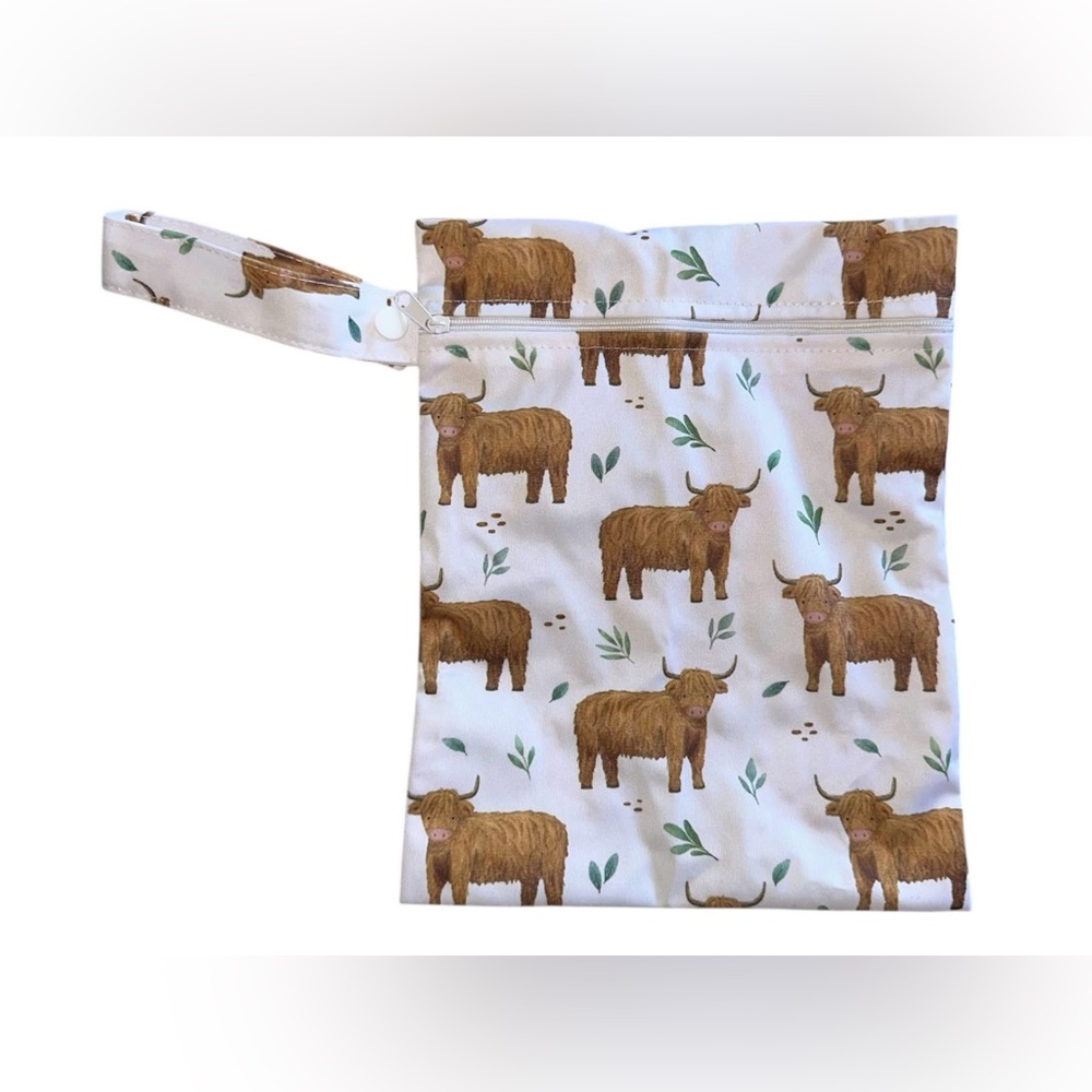 🆕 cow print travel bag